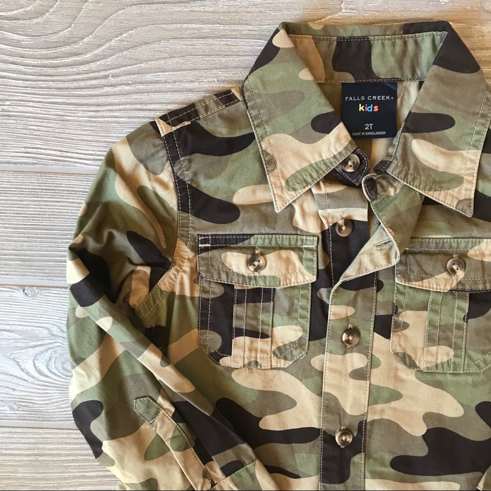 NWT 🦌 Toddler Boys Camo Shirt - 2T